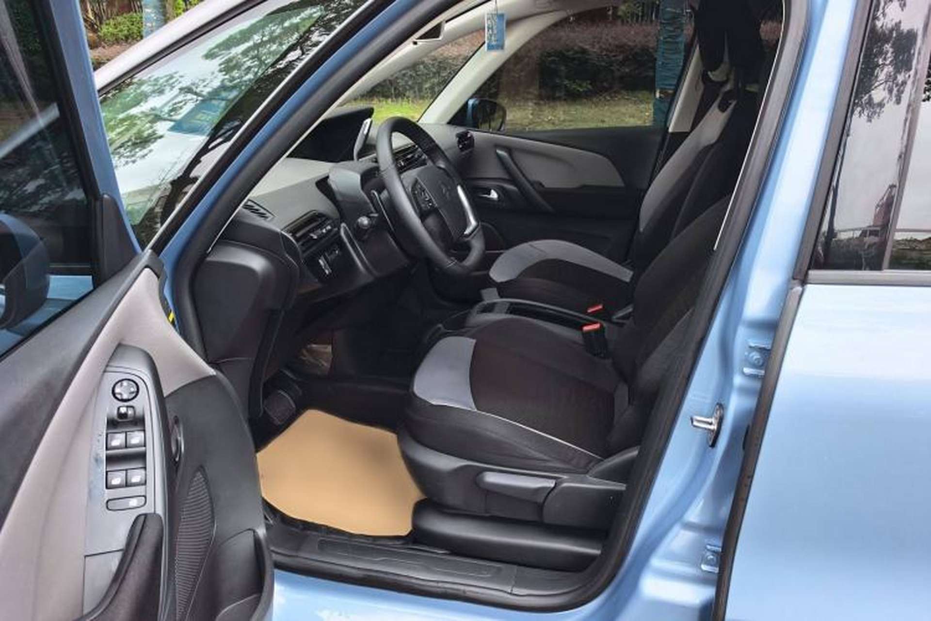 Used Citroen C4 Picasso 2015 Grand 1.6T Fashion Model 7 Seats Interior 6