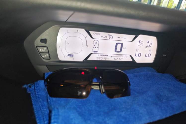 Used Citroen C4 Picasso 2015 1.6T Fashion Model 5 Seats Odometer Close Up