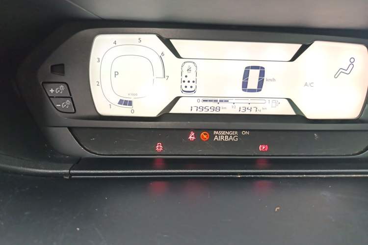 Used Citroen C4 Picasso 2015 Grand 1.6T Luxury 7-Seater Odometer Close Up