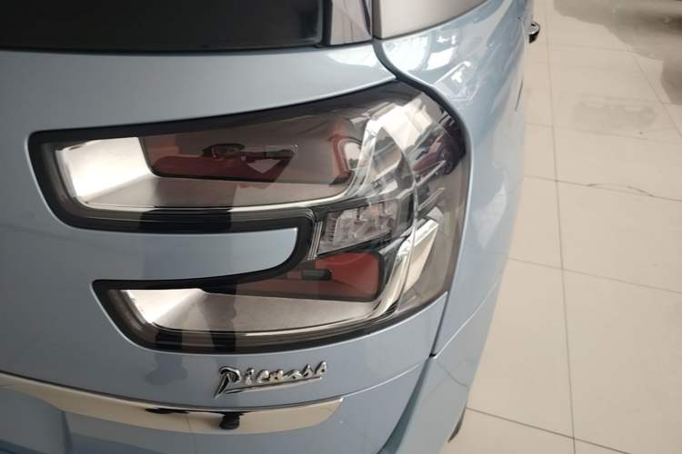 Used Citroen C4 Picasso 2015 Grand 1.6T Luxury 7-Seater Right Rear Taillight