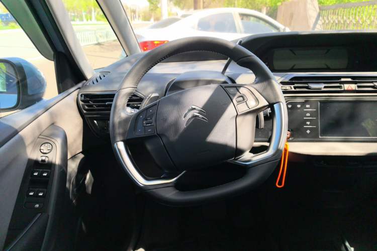 Used Citroen C4 Picasso 2015 Grand 1.6T Fashion Model 7 Seats Steering Wheel