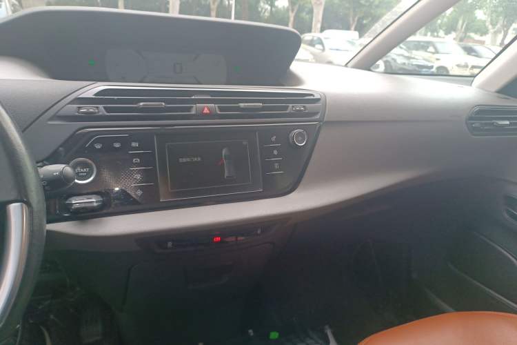 Used Citroen C4 Picasso 2015 1.6T Fashion Model 5 Seats Audio And AC Panel