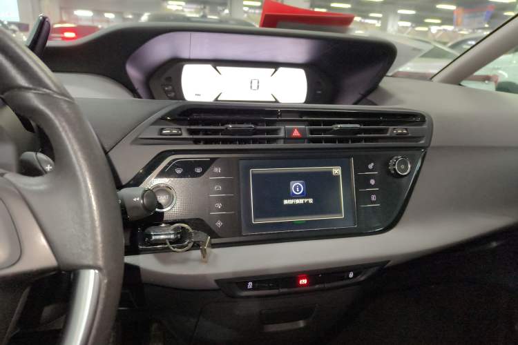 Used Citroen C4 Picasso 2015 Grand 1.6T Fashion Model 7 Seats Audio And AC Panel