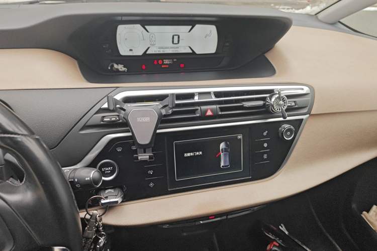 Used Citroen C4 Picasso 2015 Grand 1.6T Luxury 7-Seater Audio And AC Panel