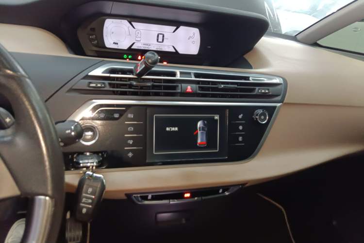Used Citroen C4 Picasso 2015 1.6T Luxury 5-Seat Model Audio And AC Panel