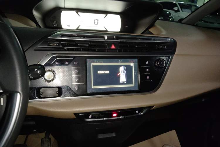 Used Citroen C4 Picasso 2015 1.6T Luxury 5-Seat Model Audio And AC Panel