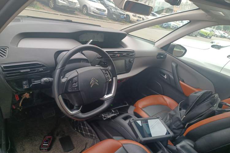 Used Citroen C4 Picasso 2015 1.6T Fashion Model 5 Seats Center Console