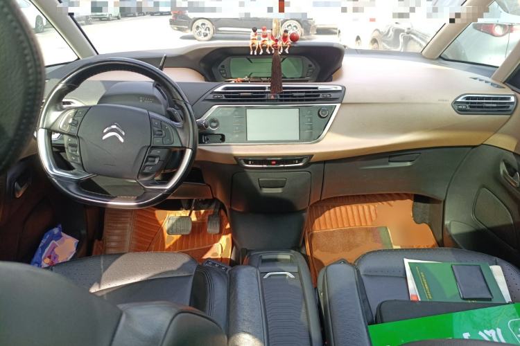 Used Citroen C4 Picasso 2015 1.6T Luxury 5-Seat Model Center Console