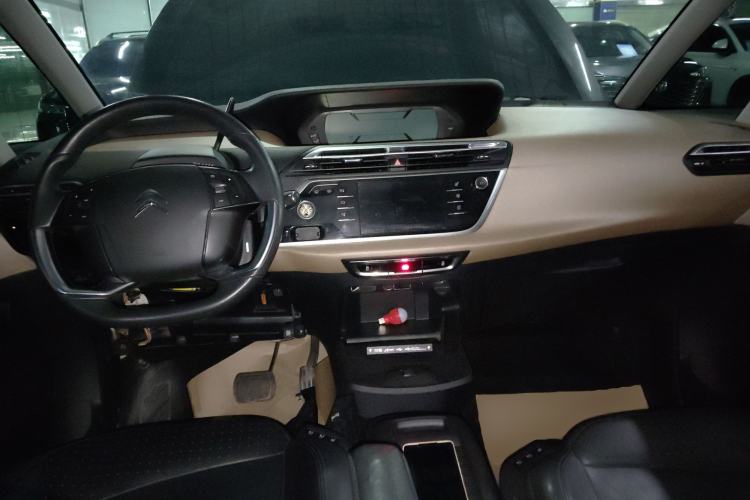 Used Citroen C4 Picasso 2015 1.6T Luxury 5-Seat Model Center Console