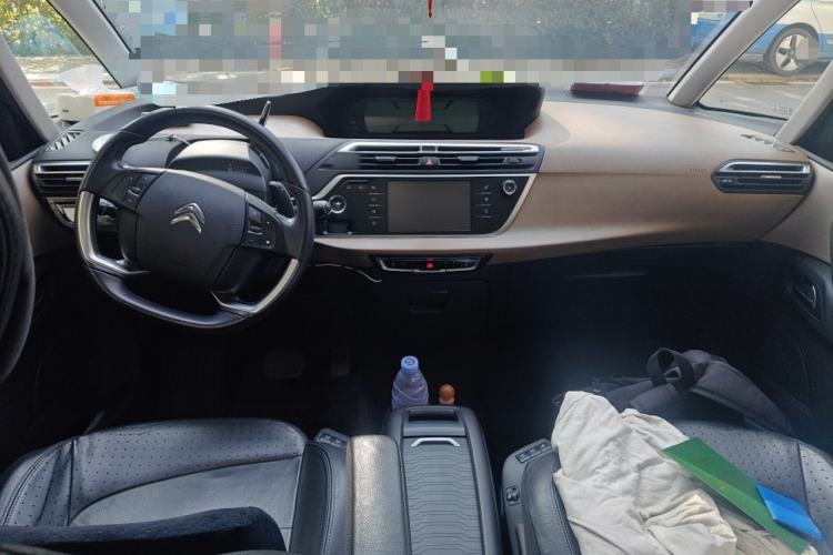 Used Citroen C4 Picasso 2015 1.6T Luxury 5-Seat Model Center Console