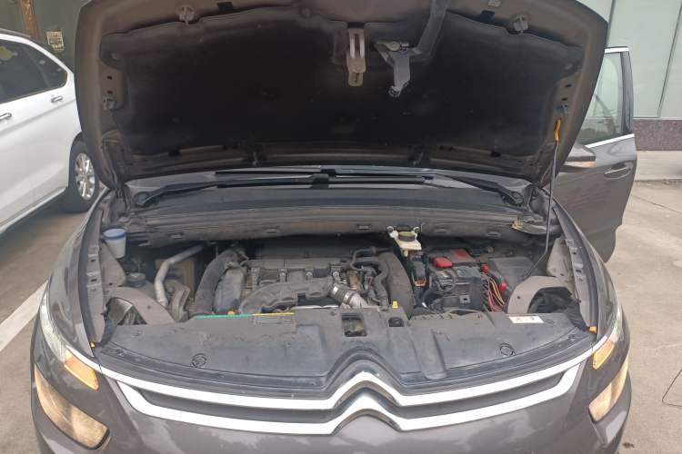 Used Citroen C4 Picasso 2015 1.6T Fashion Model 5 Seats Engine Bay