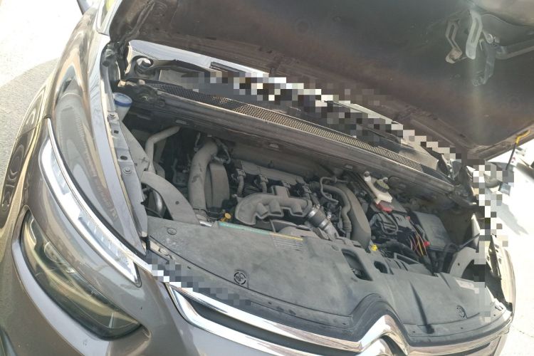 Used Citroen C4 Picasso 2015 1.6T Luxury 5-Seat Model Engine Bay Right