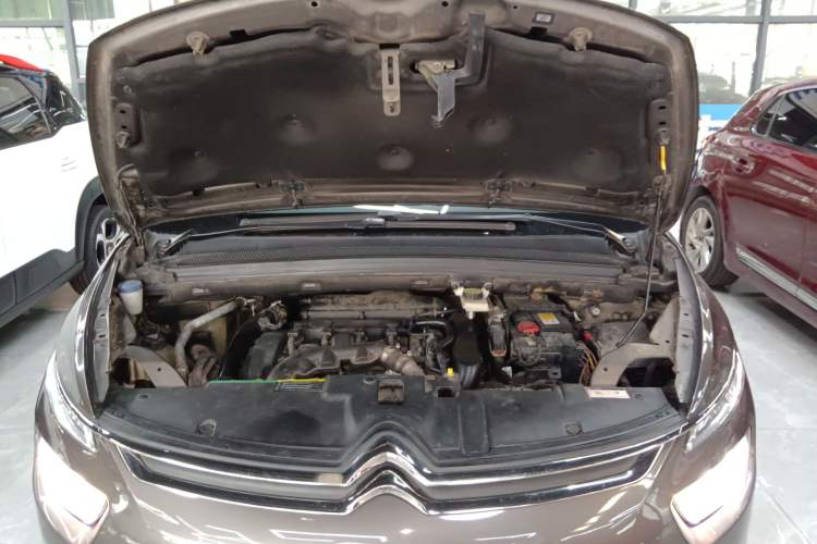Used Citroen C4 Picasso 2015 1.6T Luxury 5-Seat Model Engine Bay
