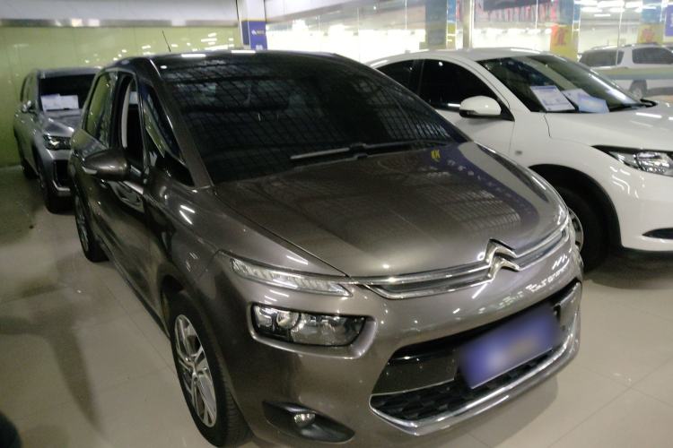 Used Citroen C4 Picasso 2015 1.6T Luxury 5-Seat Model Front Right 45 Deg