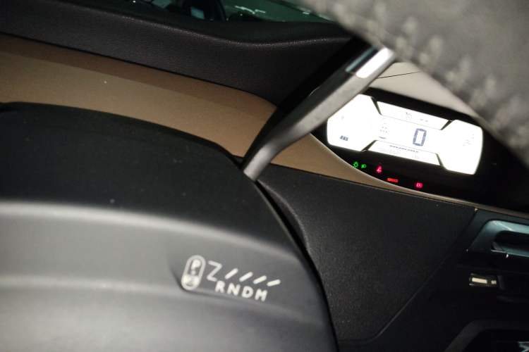 Used Citroen C4 Picasso 2015 1.6T Luxury 5-Seat Model Gear Lever
