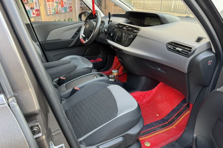 Used Citroen C4 Picasso 2015 1.6T Fashion Model 5 Seats Interior 11