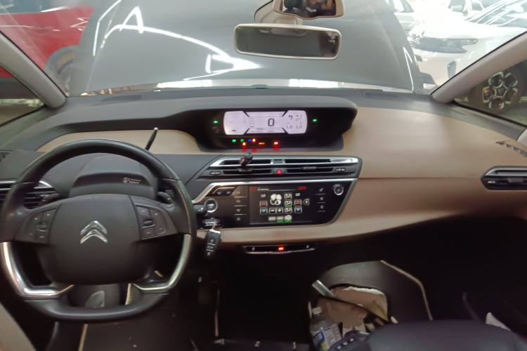 Used Citroen C4 Picasso 2015 1.6T Luxury 5-Seat Model Interior 2