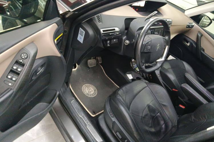 Used Citroen C4 Picasso 2015 1.6T Luxury 5-Seat Model Interior 3
