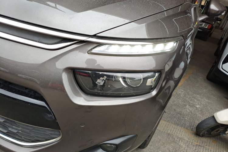 Used Citroen C4 Picasso 2015 1.6T Luxury 5-Seat Model Left Front Headlight