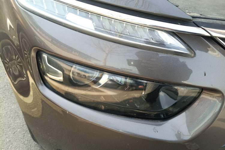 Used Citroen C4 Picasso 2015 1.6T Luxury 5-Seat Model Right Front Headlight