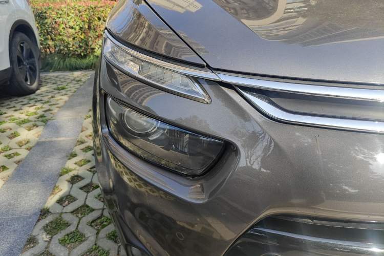 Used Citroen C4 Picasso 2015 1.6T Luxury 5-Seat Model Right Front Headlight