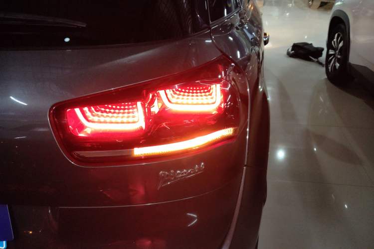 Used Citroen C4 Picasso 2015 1.6T Luxury 5-Seat Model Right Rear Taillight