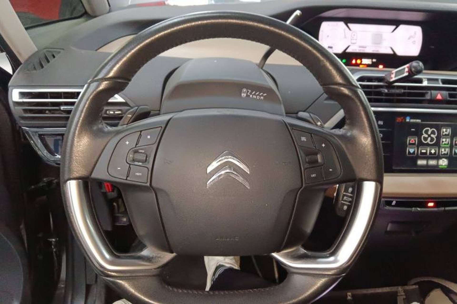 Used Citroen C4 Picasso 2015 1.6T Luxury 5-Seat Model Steering Wheel