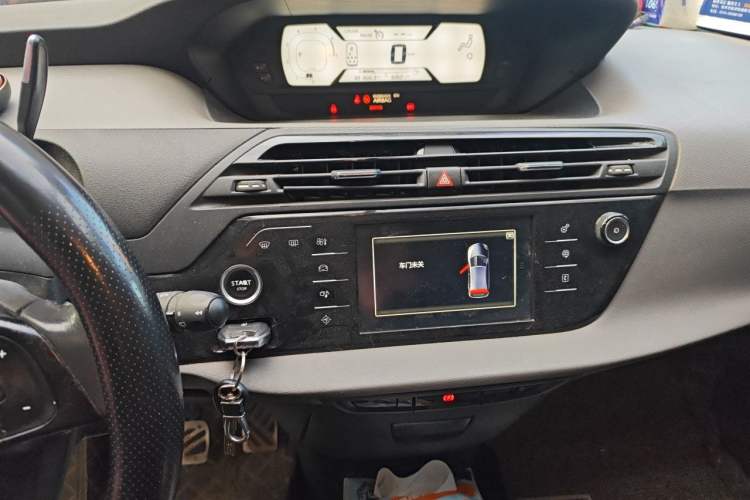 Used Citroen C4 Picasso 2015 Grand 1.6T Fashion Model 7 Seats Audio And AC Panel