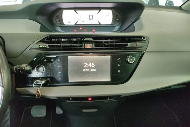 Used Citroen C4 Picasso 2015 Grand 1.6T Fashion Model 7 Seats Audio And AC Panel