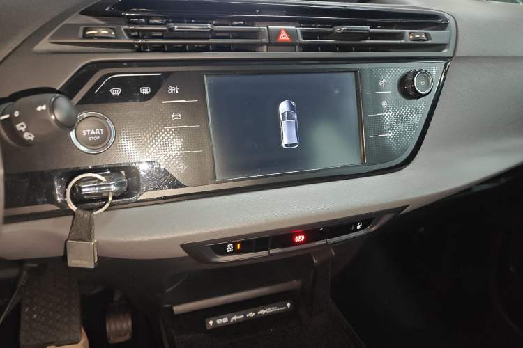Used Citroen C4 Picasso 2015 Grand 1.6T Fashion Model 7 Seats Audio And AC Panel
