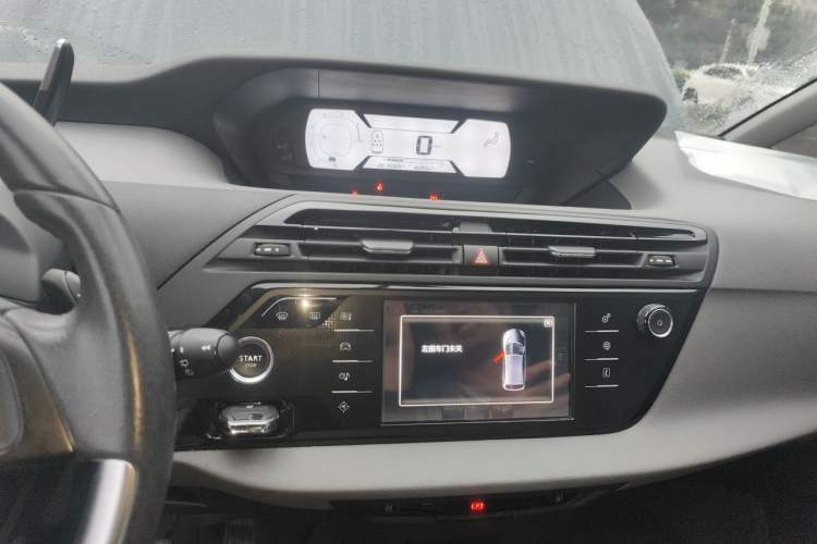 Used Citroen C4 Picasso 2015 1.6T Fashion Model 5 Seats Audio And AC Panel