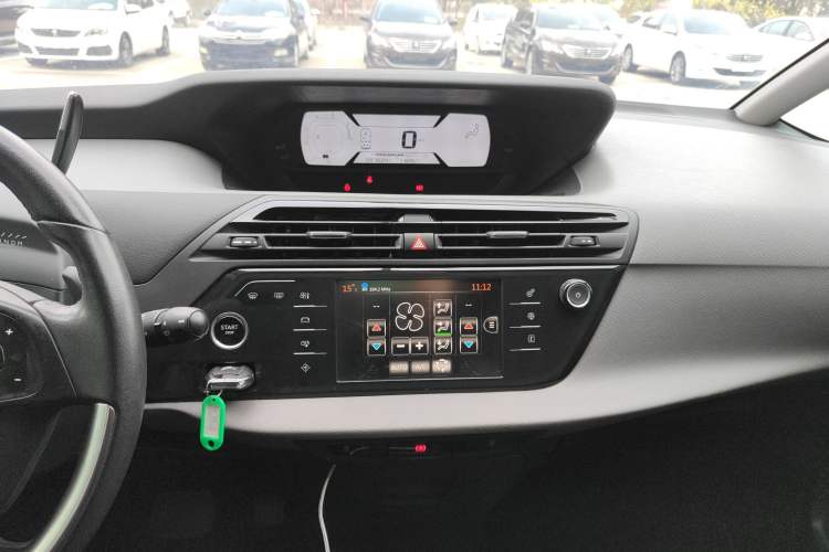 Used Citroen C4 Picasso 2015 Grand 1.6T Fashion Model 7 Seats Audio And AC Panel