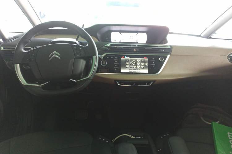 Used Citroen C4 Picasso 2015 1.6T Luxury 5-Seat Model Center Console