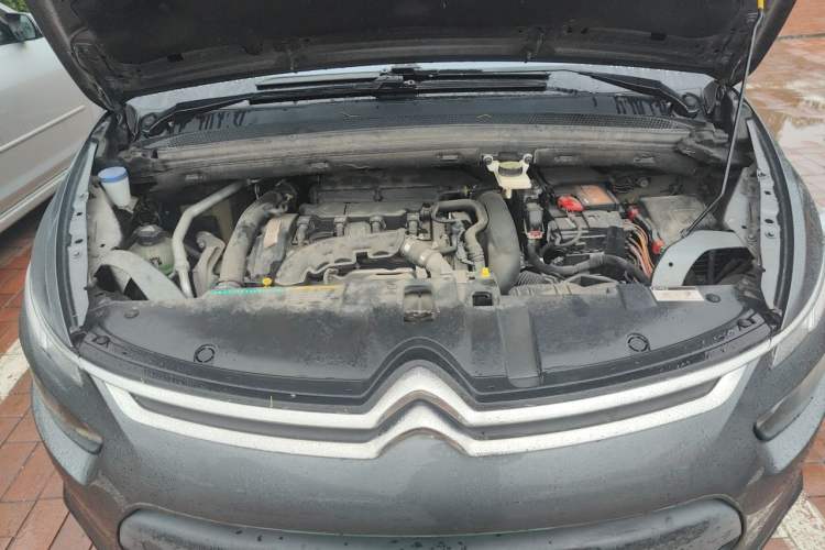 Used Citroen C4 Picasso 2015 1.6T Fashion Model 5 Seats Engine Bay