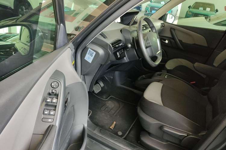 Used Citroen C4 Picasso 2015 Grand 1.6T Fashion Model 7 Seats Interior 3