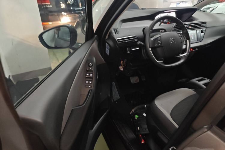 Used Citroen C4 Picasso 2015 Grand 1.6T Fashion Model 7 Seats Interior 3