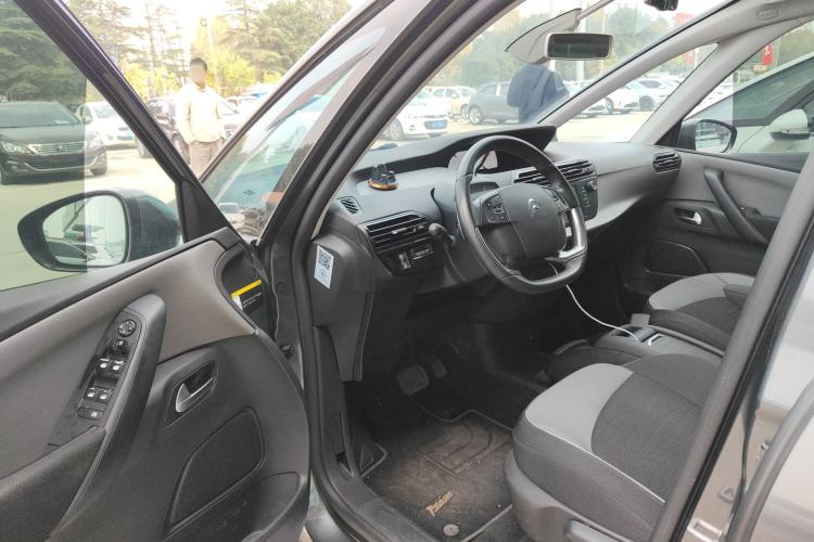 Used Citroen C4 Picasso 2015 Grand 1.6T Fashion Model 7 Seats Interior 3