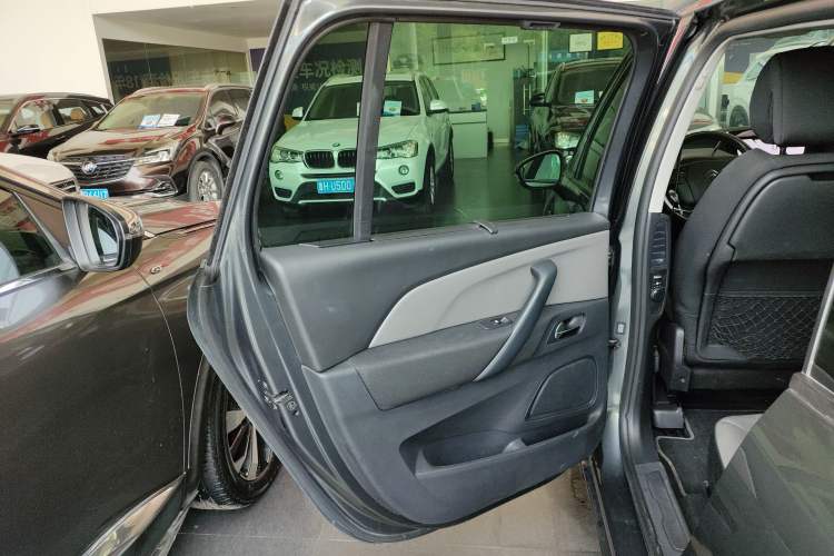 Used Citroen C4 Picasso 2015 Grand 1.6T Fashion Model 7 Seats Interior 8