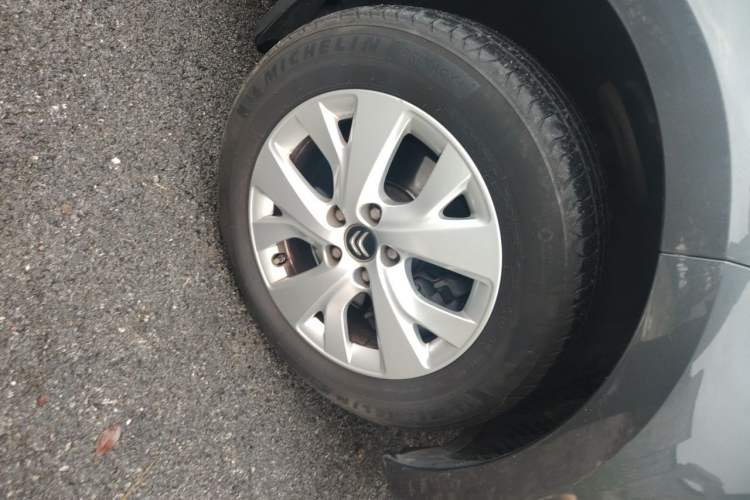 Used Citroen C4 Picasso 2015 1.6T Fashion Model 5 Seats Right Front Wheel Hub