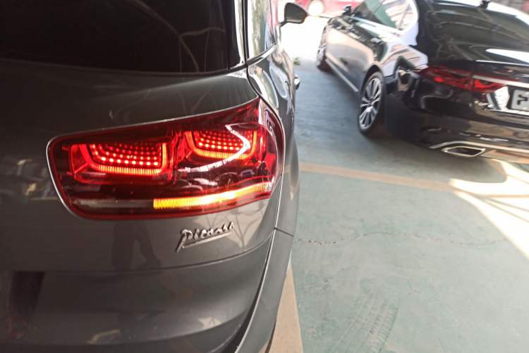 Used Citroen C4 Picasso 2015 1.6T Luxury 5-Seat Model Right Rear Taillight