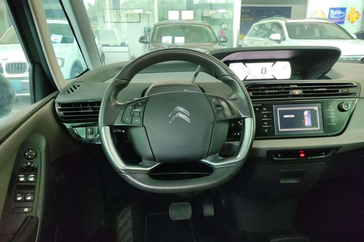 Used Citroen C4 Picasso 2015 Grand 1.6T Fashion Model 7 Seats Steering Wheel