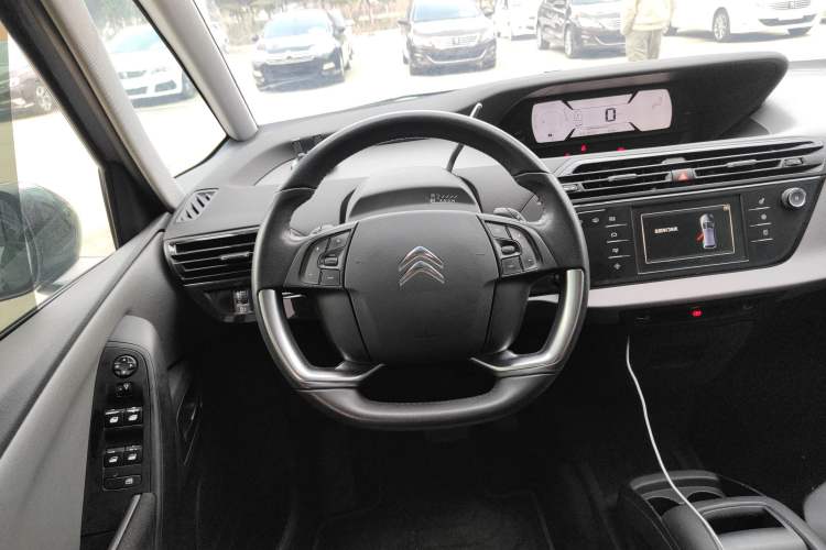 Used Citroen C4 Picasso 2015 Grand 1.6T Fashion Model 7 Seats Steering Wheel