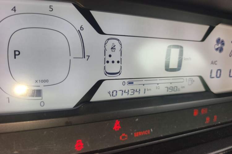 Used Citroen C4 Picasso 2015 1.6T Luxury 5-Seat Model Odometer Close Up