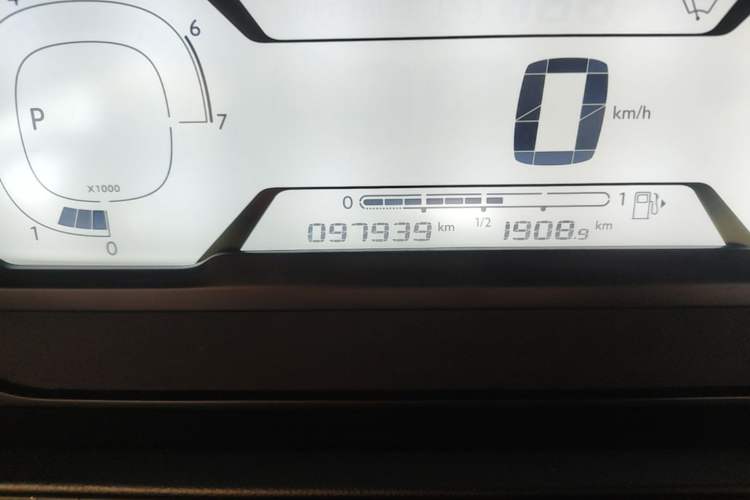 Used Citroen C4 Picasso 2015 1.6T Fashion Model 5 Seats Odometer Close Up
