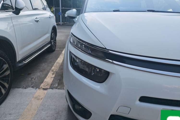 Used Citroen C4 Picasso 2015 Grand 1.6T Fashion Model 7 Seats Right Front Headlight