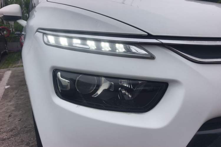 Used Citroen C4 Picasso 2015 1.6T Luxury 5-Seat Model Right Front Headlight