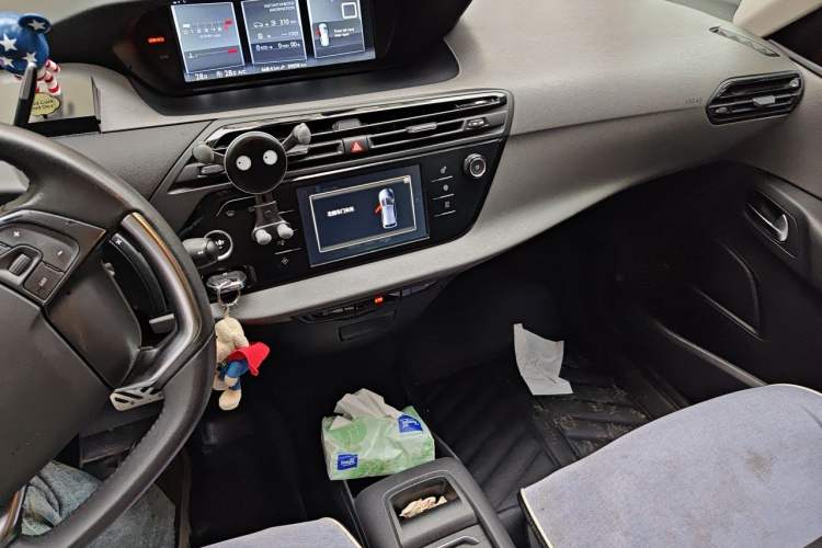 Used Citroen C4 Picasso 2015 1.6T Fashion Model 5 Seats Audio And AC Panel
