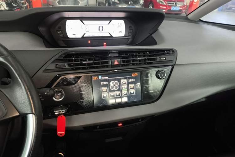 Used Citroen C4 Picasso 2015 1.6T Fashion Model 5 Seats Audio And AC Panel
