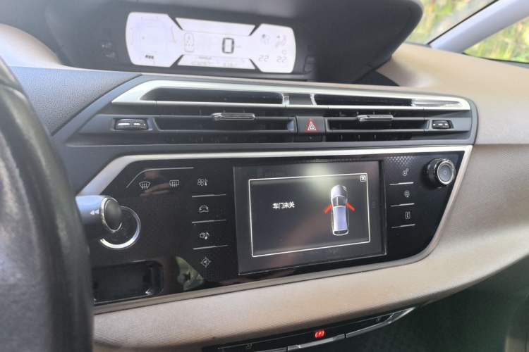Used Citroen C4 Picasso 2015 1.6T Luxury 5-Seat Model Audio And AC Panel