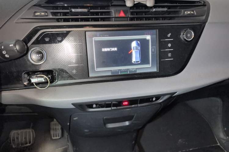 Used Citroen C4 Picasso 2015 1.6T Fashion Model 5 Seats Audio And AC Panel